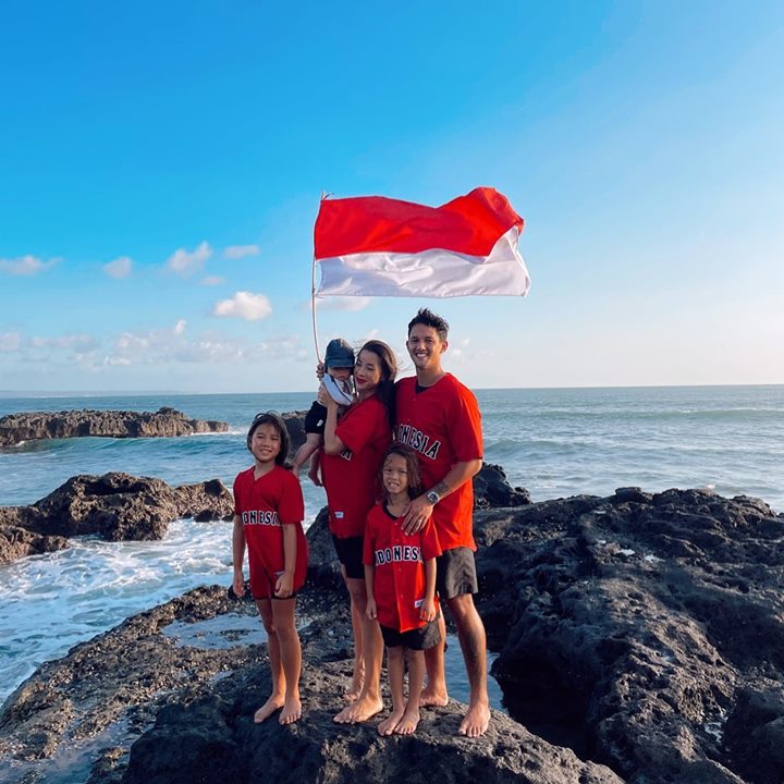 Momen rayakan HUT RI bareng keluarga 