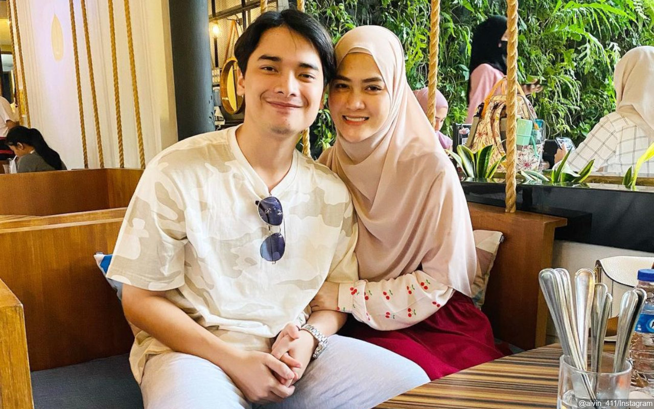 Alvin Faiz Senyum Usai Henny Rahman Diisukan Hamil, Video Makan Bareng Hijabers Disorot