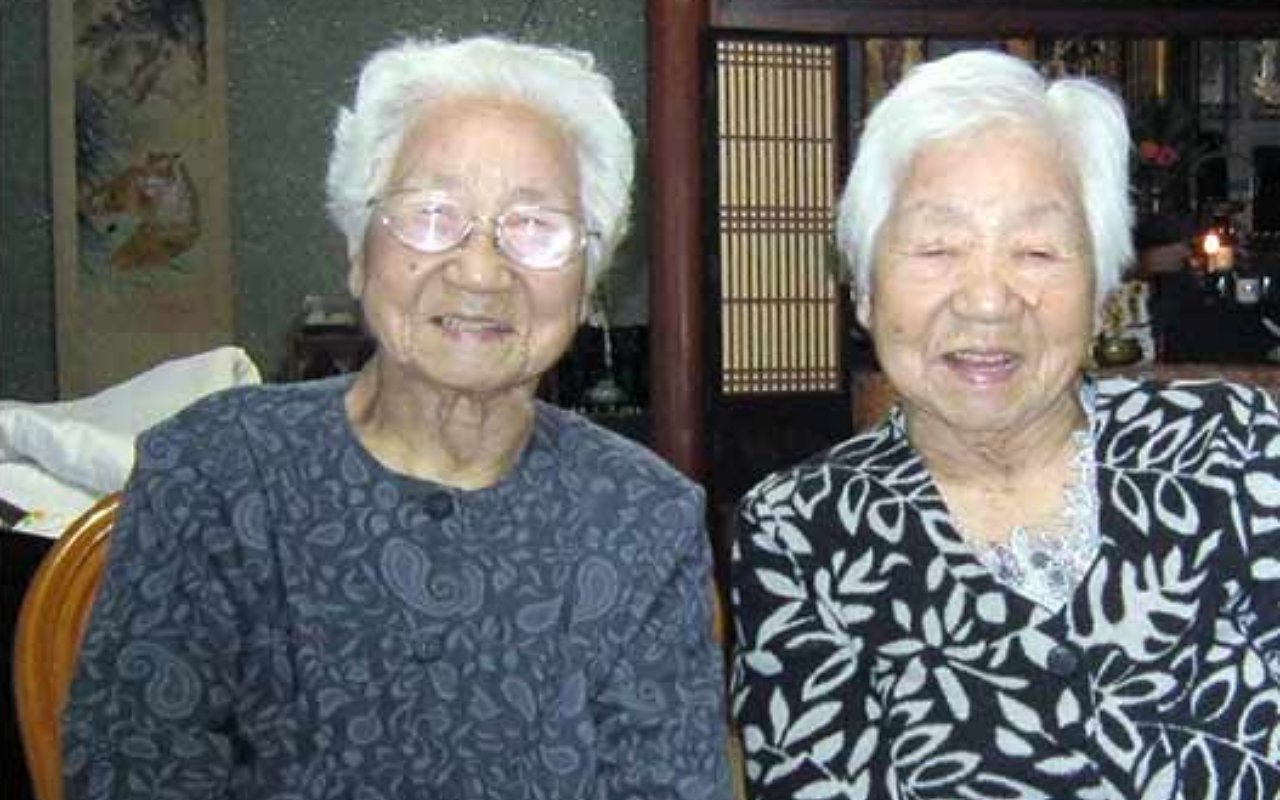 Saudara Kembar Identik Asal Jepang Berusia 107 Tahun Dinobatkan Sebagai yang Tertua di Dunia