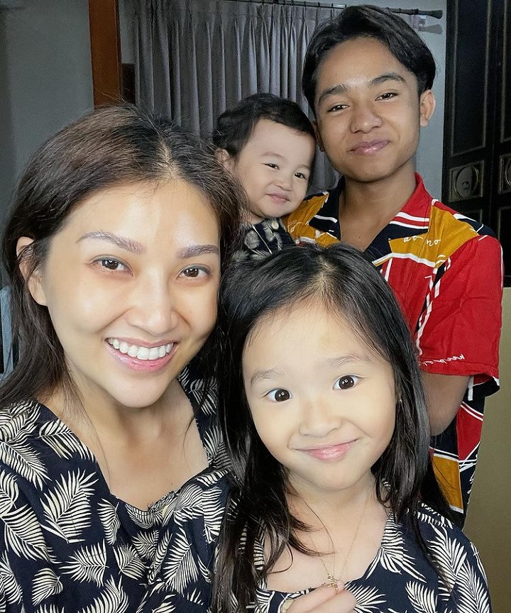 Bangga jadi Ibu dari 3 anak hebat