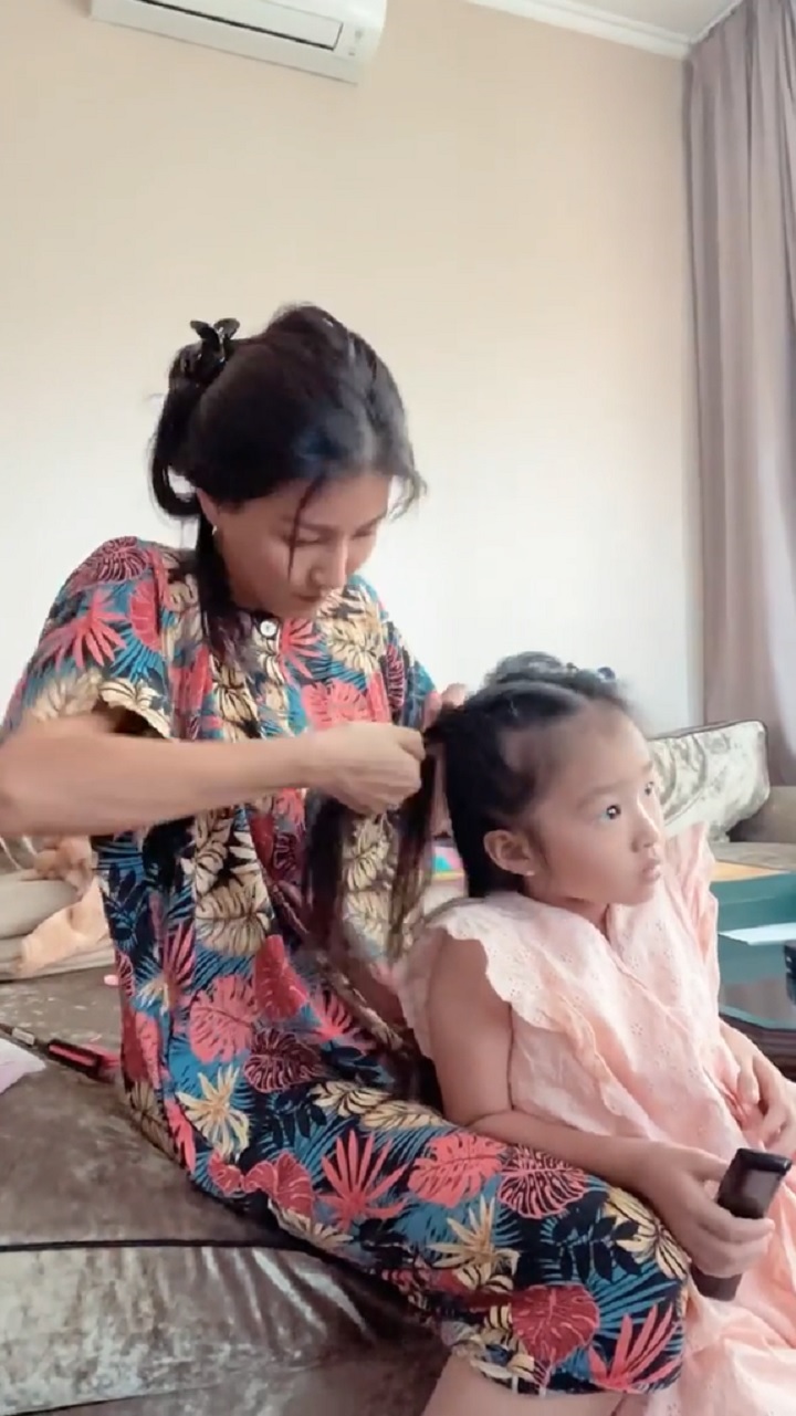 Belajar keras demi bisa kepang anak
