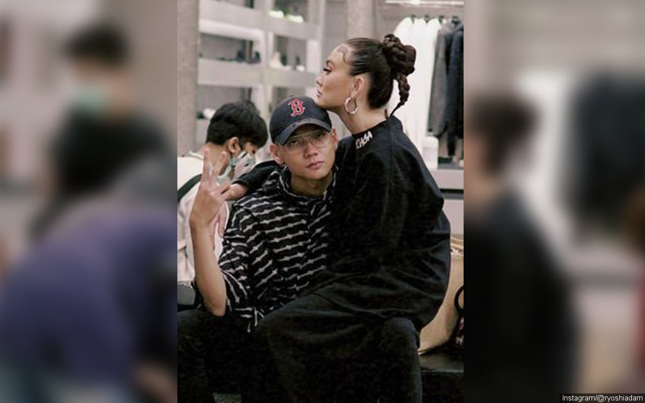 Adam Pacar Agnes Monica Dinyinyiri Usai Bocorkan 'Bulan Pernikahan', Masa Lalu 'Gagu' Terkuak