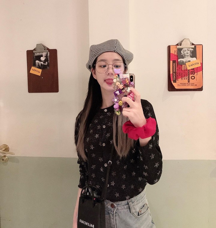 Potret <i>Mirror Selfie</i> Imut