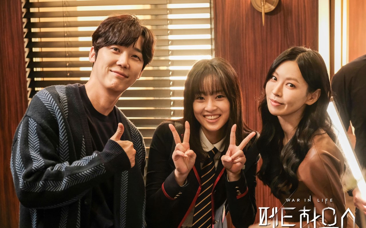 Choi Ye Bin Umbar Perilaku Kim So Yeon dan Yoon Jong Hoon di Lokasi
