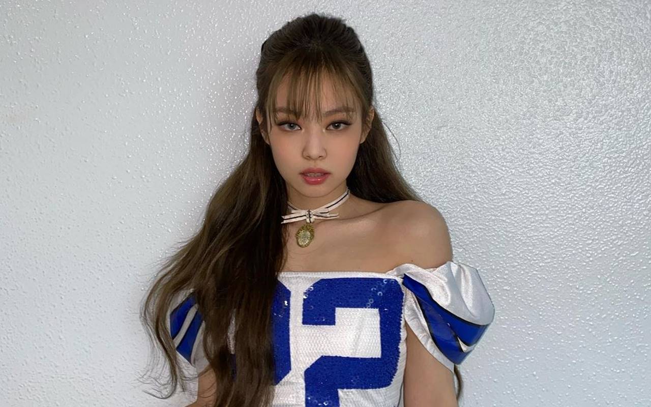 Jennie BLACKPINK Peragakan Baju Musim Dingin untuk Merek Chanel, Fans Bangga Banget