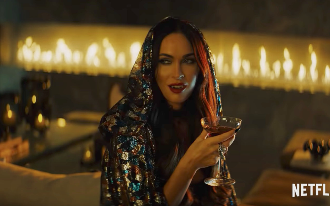 Megan Fox Jadi Vampir Anggun di Trailer 'Night Teeth'