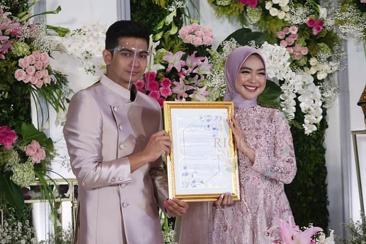 Ricis dan Ryan tunjukkan plakat cinta 