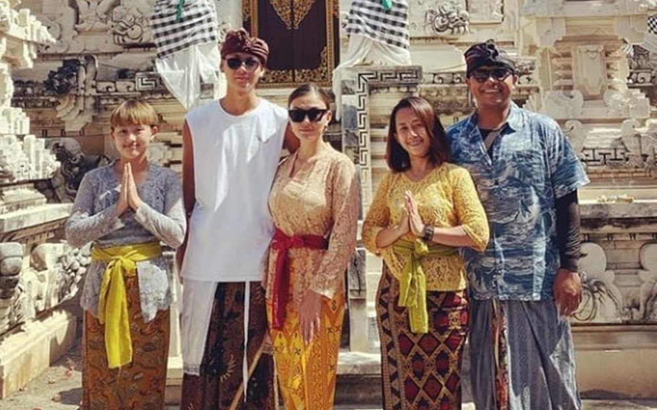 Agnes Monica Ngode Siap Nikah Meski Adam Berstatus Anak Yatim, Fans Tertawakan Nama Panggung?