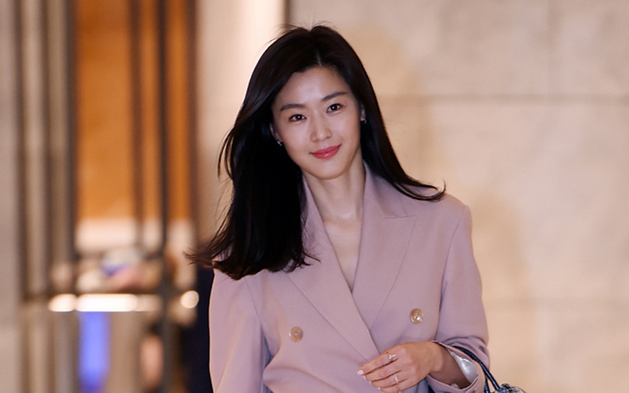 Tepis Rumor Cerai, Jun Ji Hyun Kencan Manis dengan Suami