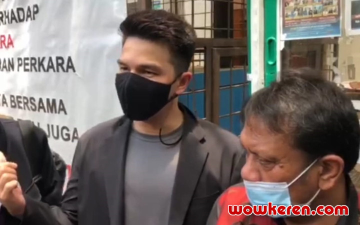 Jonathan Frizzy Tutup Pintu Damai Dengan Dhena Devanka