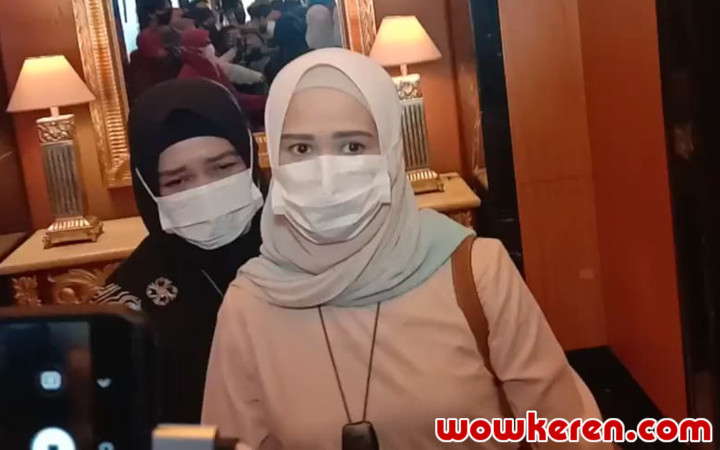 Cut Meyriska Hadiri Acara Lamaran Ria Ricis dan Teuku Ryan