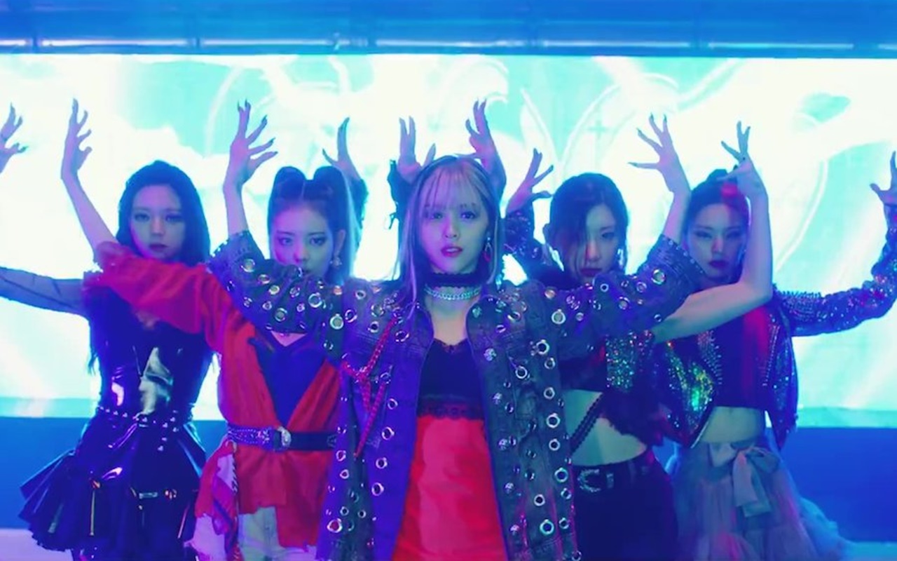 ITZY Hadirkan Gaya Penuh Warna dan Kesan Berani Rilis MV 'LOCO'