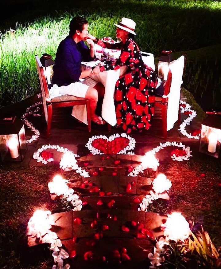 Momen romantis <i>Candle Light Dinner</i>