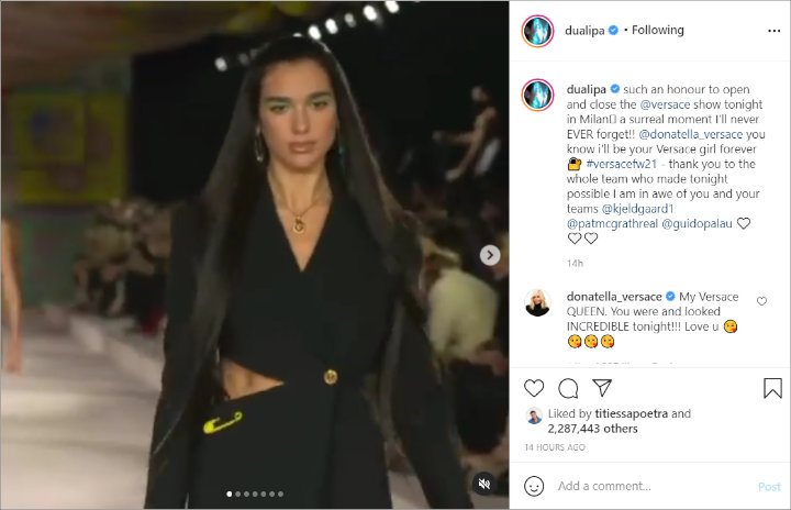 Dua Lipa Debut Jadi Model, Melenggang di Runway Versace Bareng Gigi Hadid dan Irina Shayk