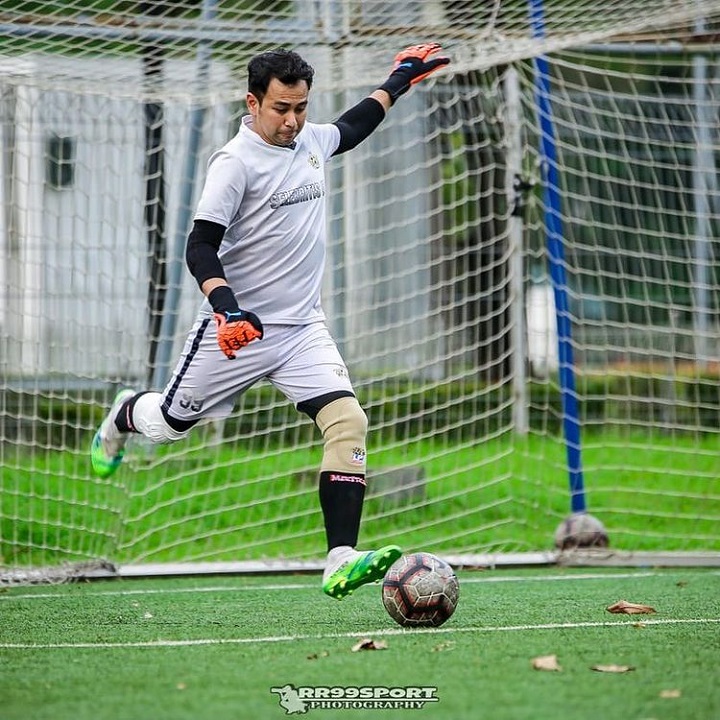 Momen kece main sepak bola