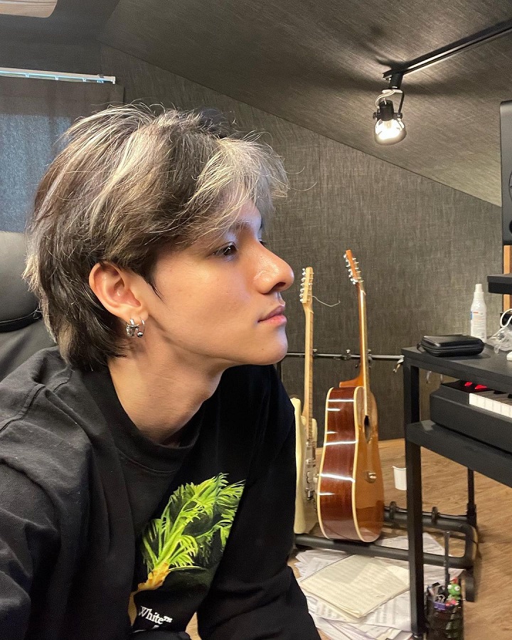 <i>Side Profile</i> Memesona 