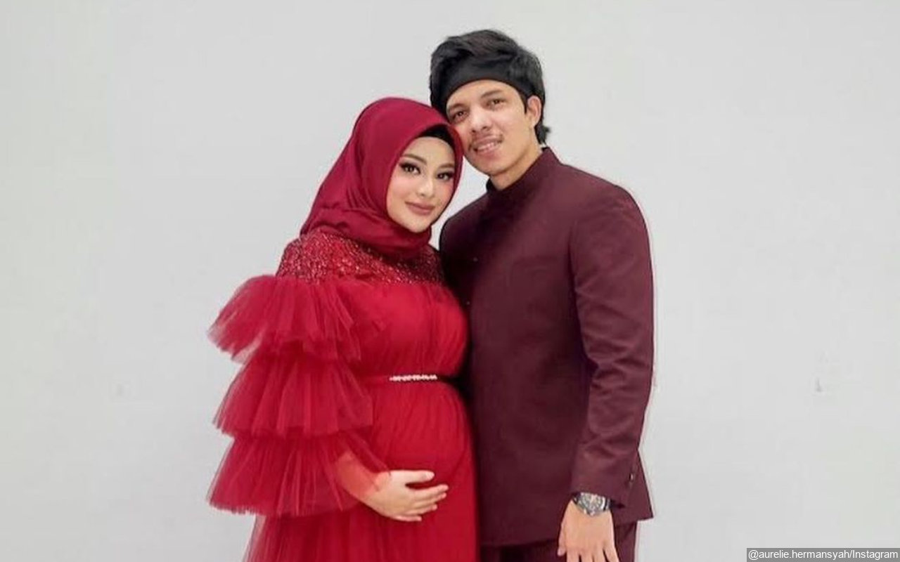 Dikira Lahiran, Aurel Hermansyah dan Atta Halilintar Latihan Gendong Bayi Bikin Terharu