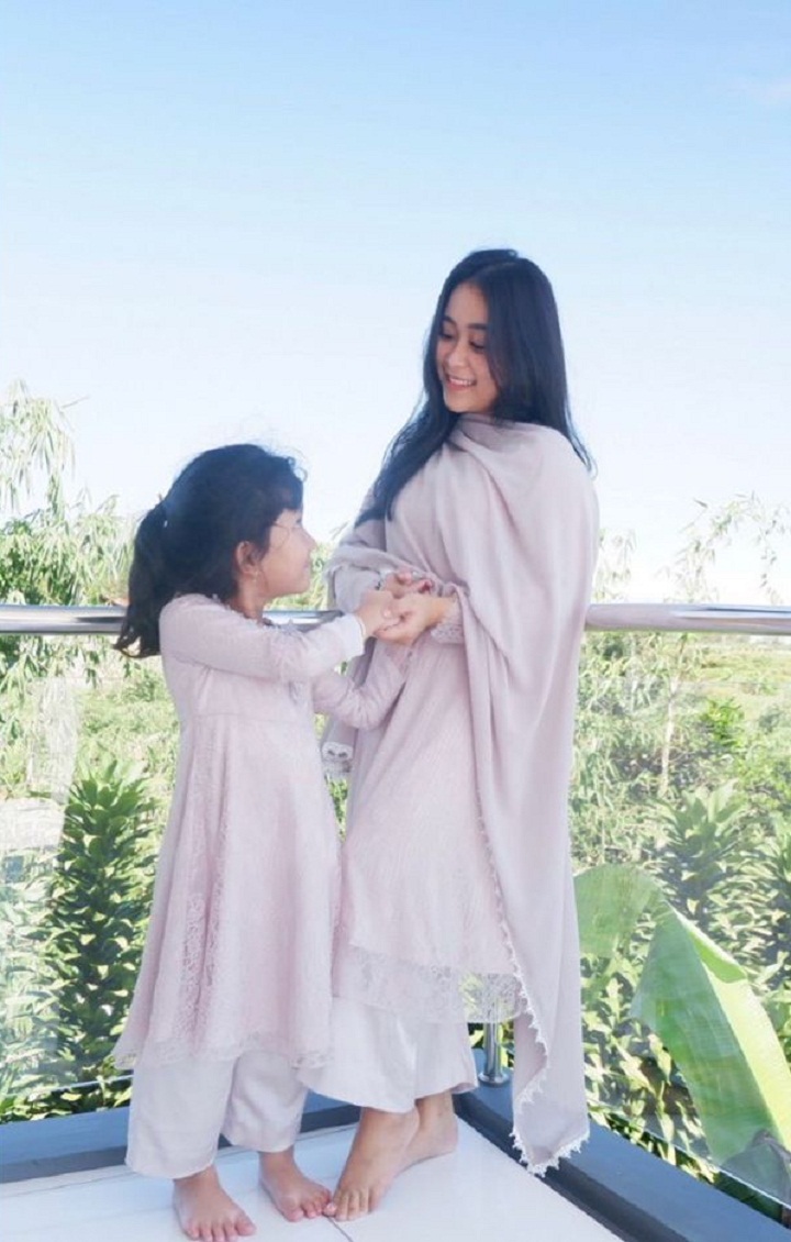 Akur bareng keponakan