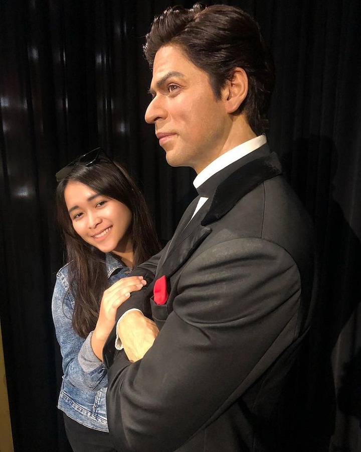 Momen ketemu sharukh khan