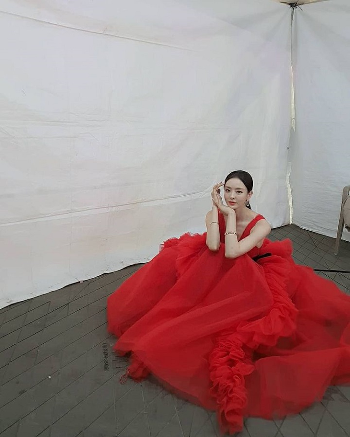  <i>Stunning in red</i>