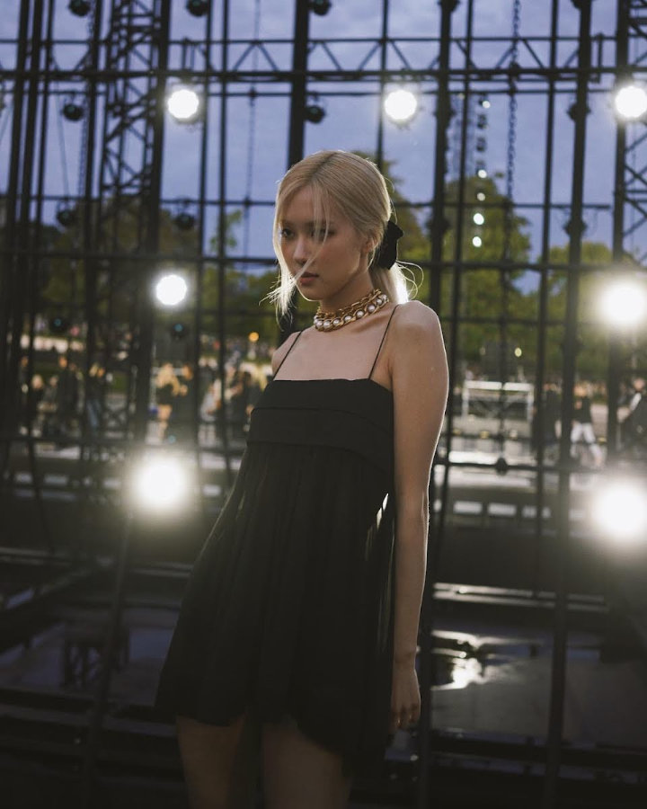 Rose BLACKPINK Atasi Rasa Gugup di Paris Fashion Week dengan Mabuk
