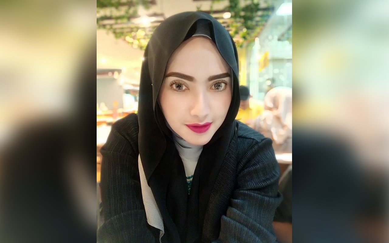 Yulia Mochamad 'Mantan Istri Opick' Sindir Figur Publik yang Buka-Tutup Hijab