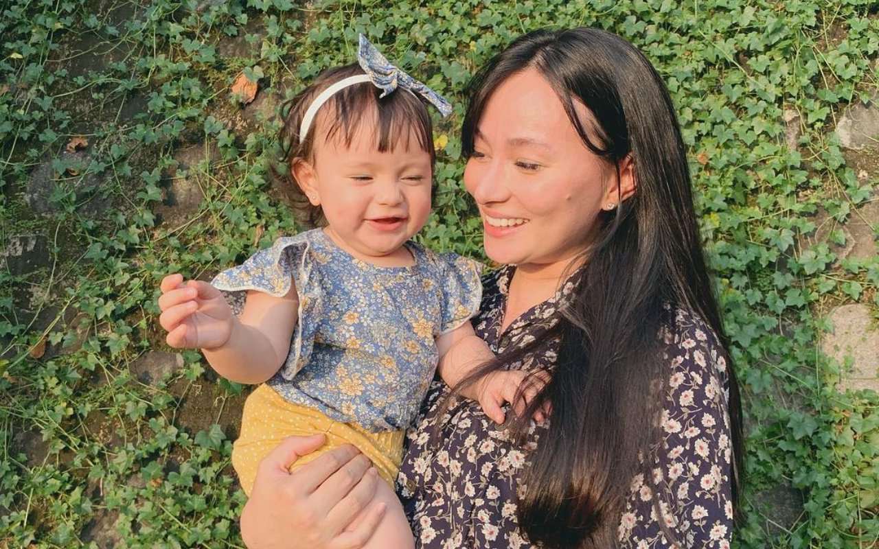  Asmirandah Pamer Baby Chloe Punya Hobi Bersih-bersih, Malah Dapat Permintaan Ini