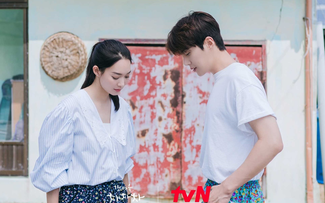 Perilaku Asli Kim Seon Ho Pada Shin Min A di Luar Drama Curi Perhatian