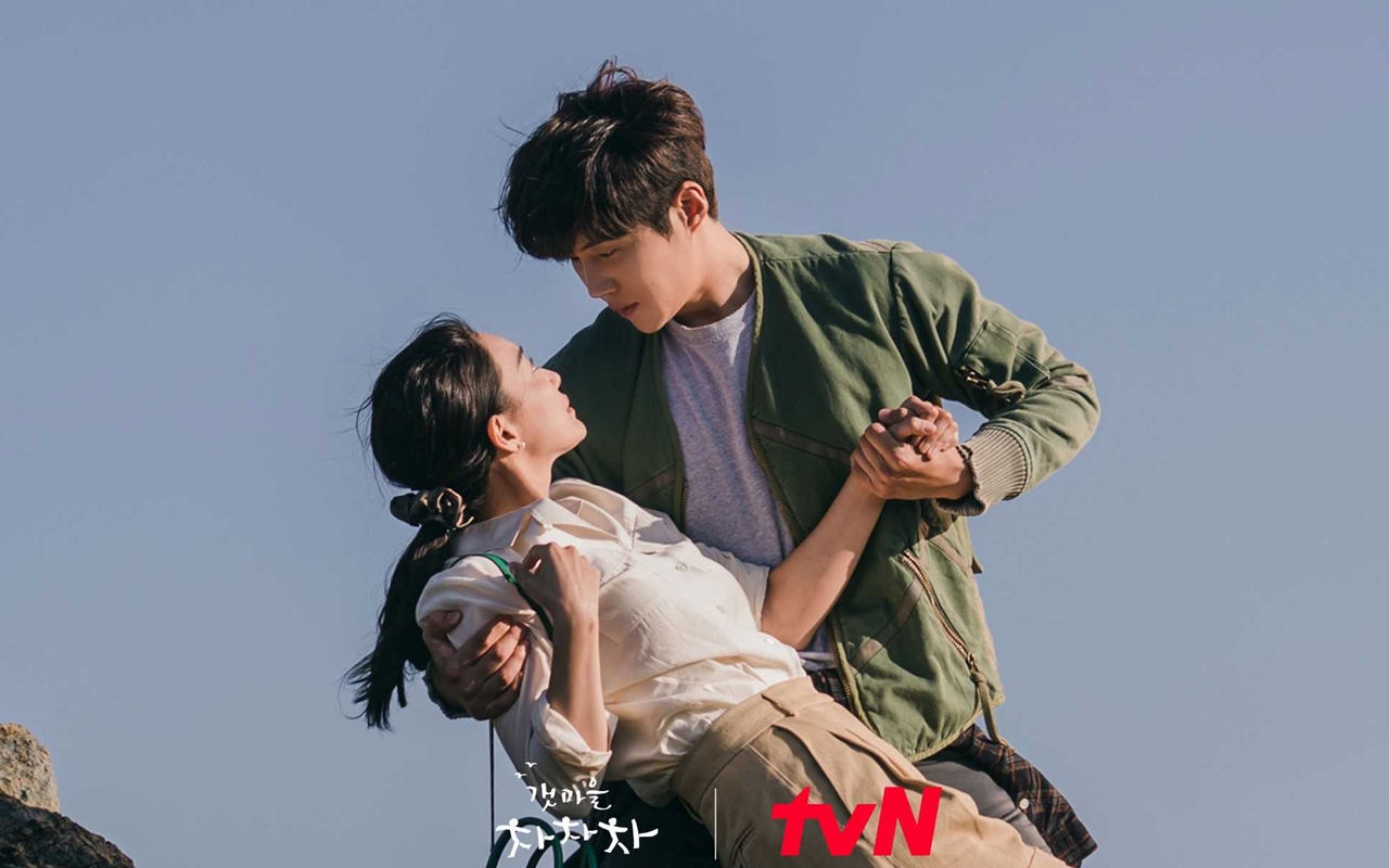 Kim Seon Ho Gendong Shin Min A Mesra, Tim 'Hometown Cha-Cha-Cha' Isyaratkan Romansa Kian Dalam