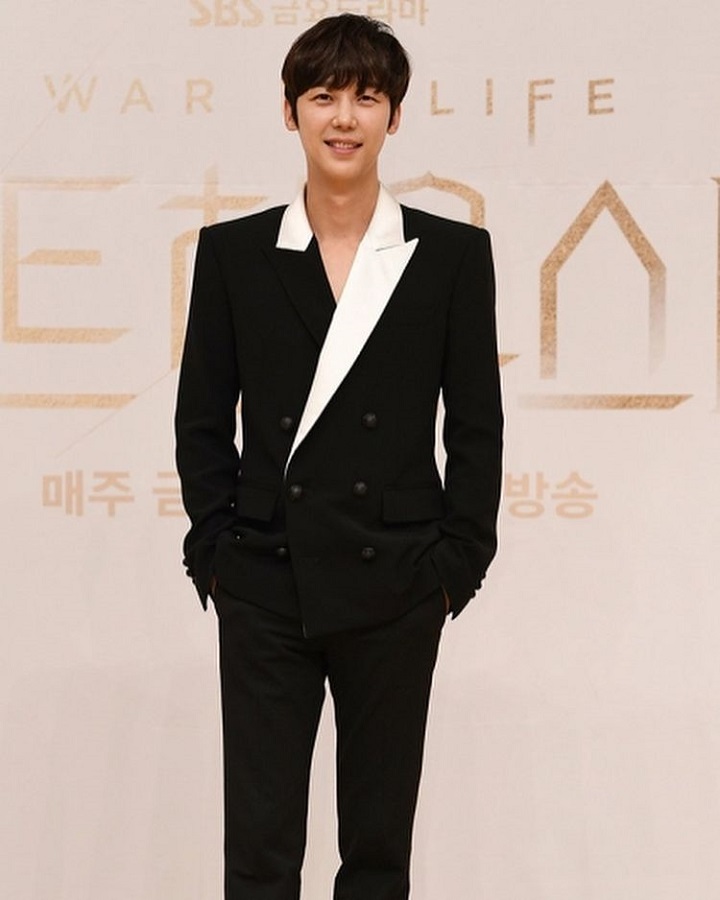 Elegan dengan <i>semi formal look</i>