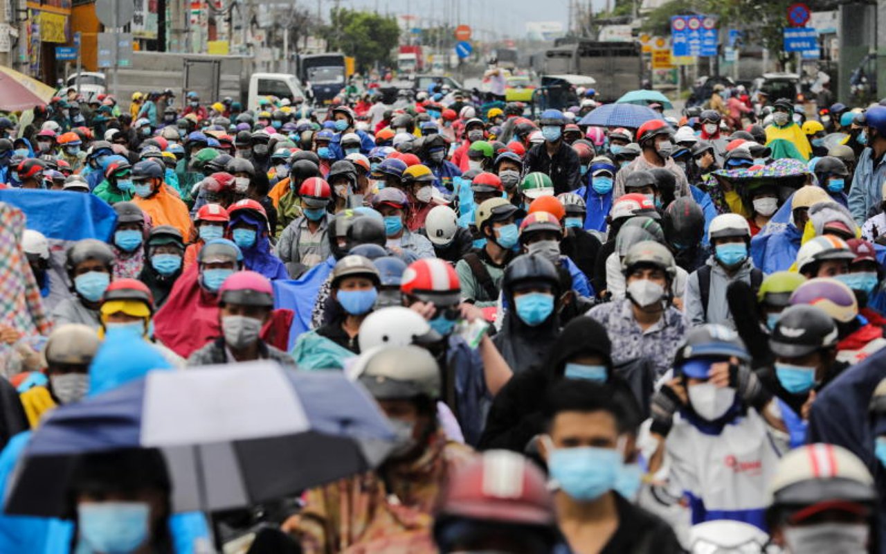 Ribuan Pekerja 'Kabur' Dari Kota Terbesar di Vietnam Saat Lockdown Dilonggarkan