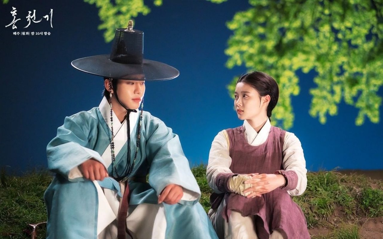 Romantisnya Ahn Hyo Seop Temani Kim Yoo Jung Melukis di 'Red Sky', Tenang Sebelum Badai?