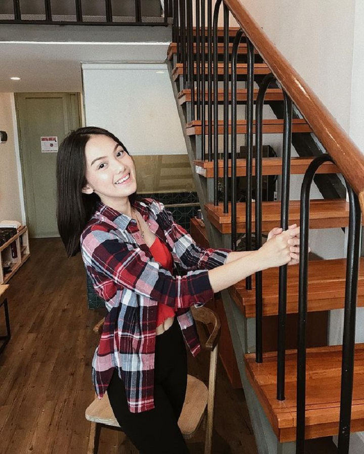 Aisyah memiliki suara emas dan pandai berakting