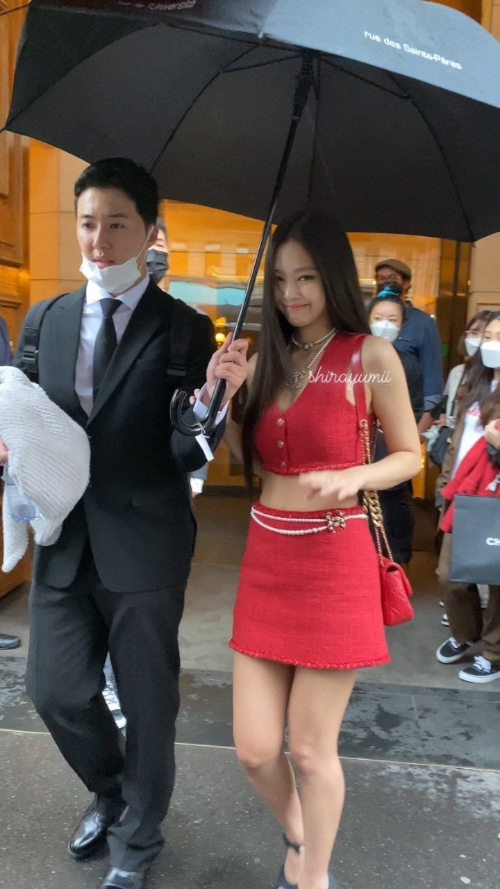 Jennie BLACKPINK Cantik Memukau di Paris Fashion, Visual Dipuja Tapi Baju Dicela