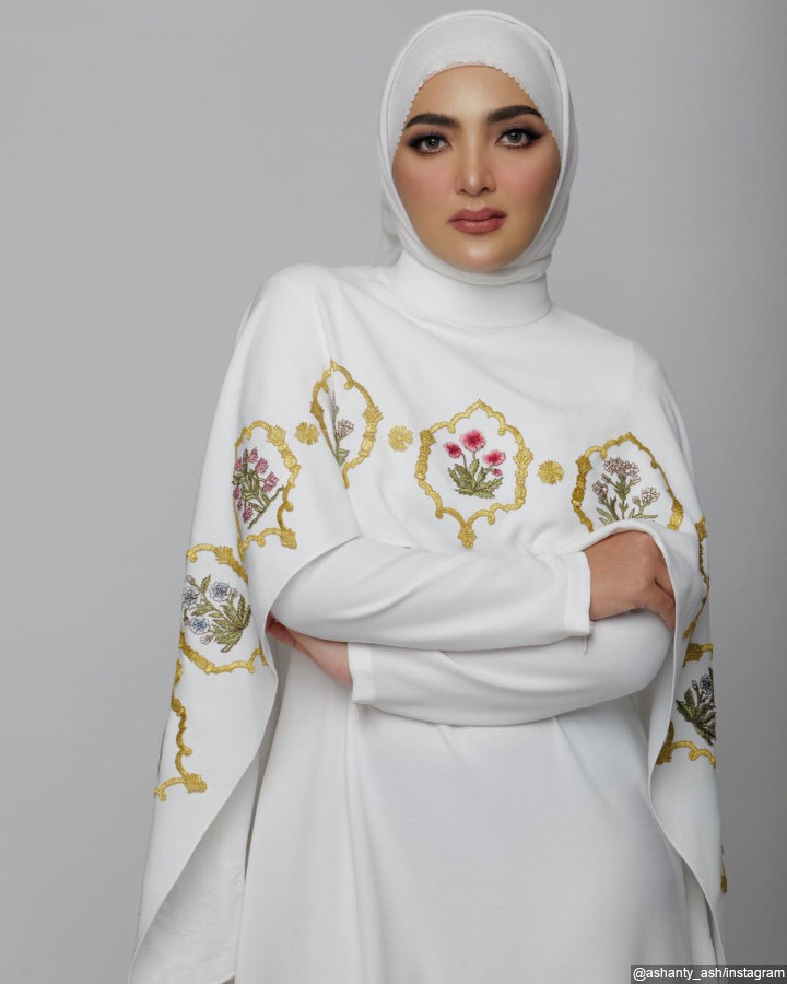  Cantiknya bak wanita timur tengah