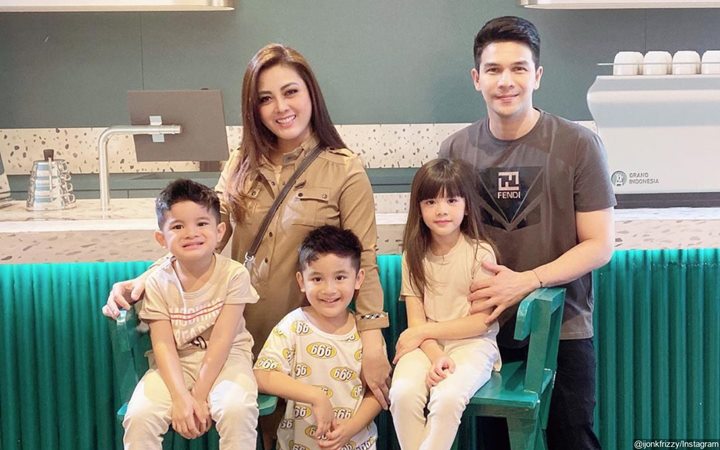Dhena Devanka Disebut Labil, Jonathan Frizzy Bongkar Pemicu Cekcok Gegara Gagal Program Anak?