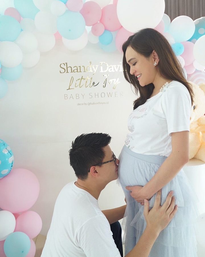 <i>throwback</i> momen romantis hamil anak pertama