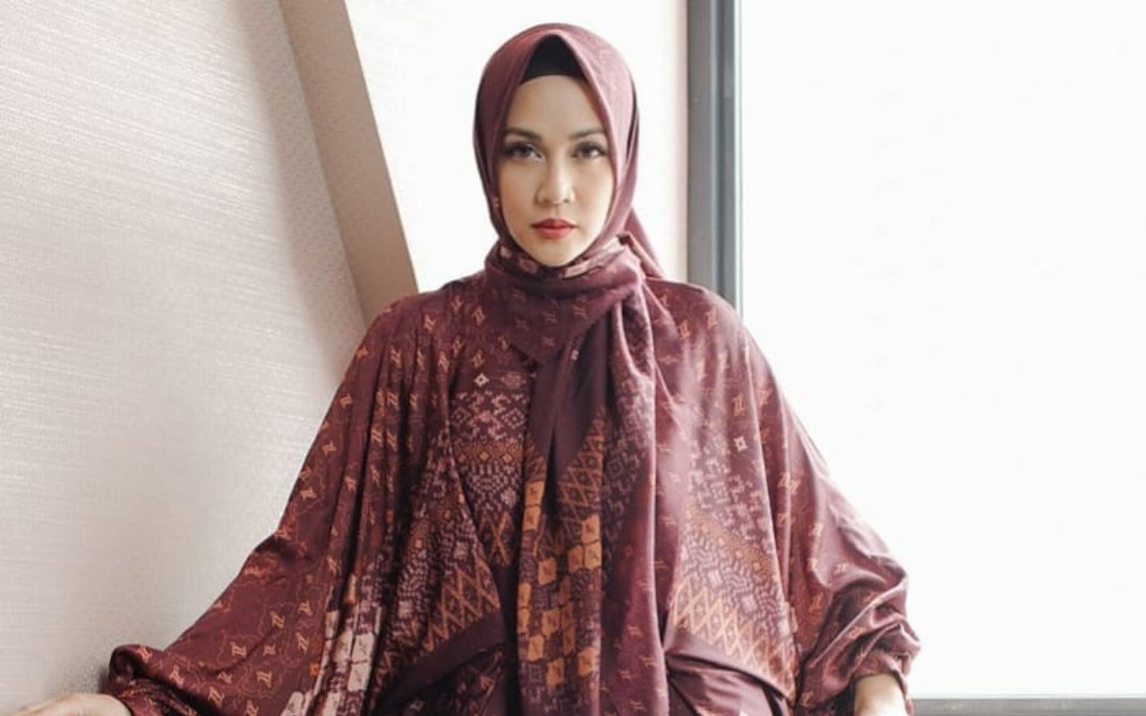 Sederet Potret Dina Lorenza Yang Dijodohkan Dengan Ariel NOAH