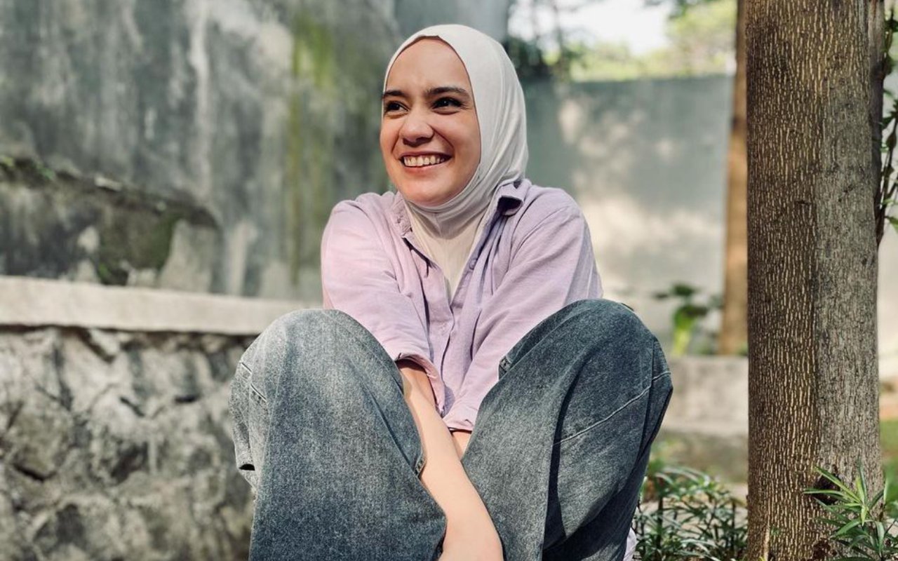 Putri Anne Sentil Haters, Gaya PW Tiduran Jadi Sorotan