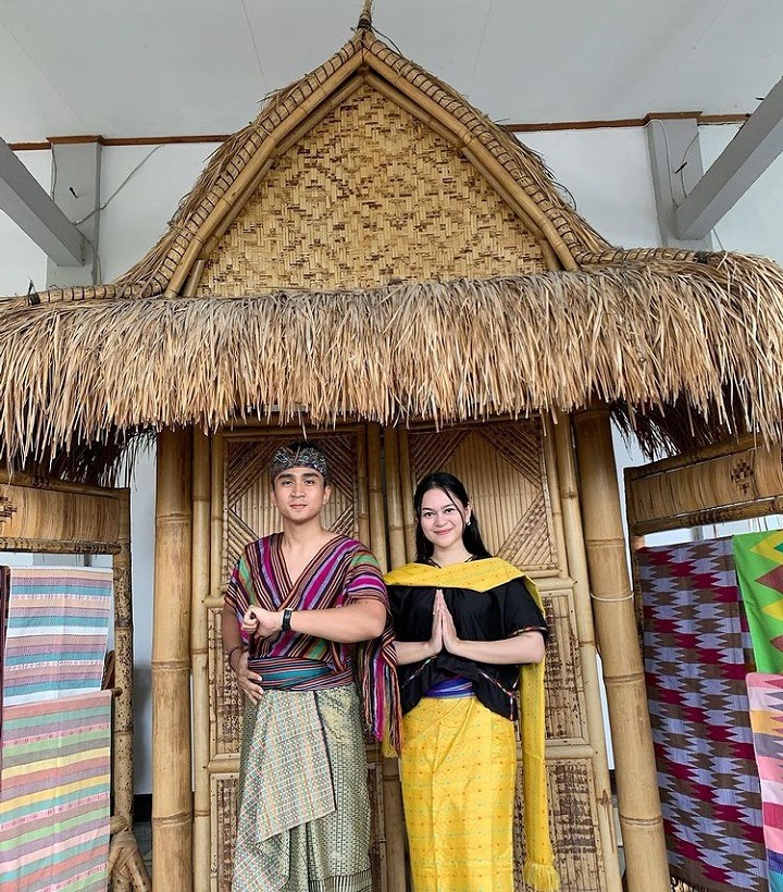 kompak kenakan baju adat