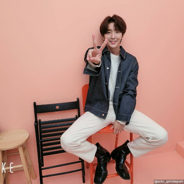 Tampil kece dengan OOTD <i>Boyfriend material</i>