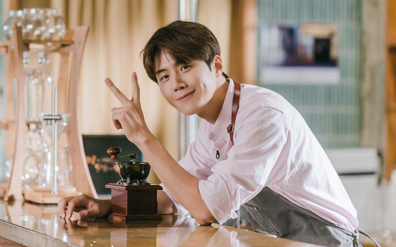 Masa Lalu Menyedihkan Kim Seon Ho Terungkap, 'Hometown Cha-Cha-Cha' Cetak Rekor Rating