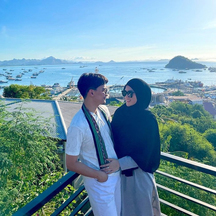Momen saling tatap penuh cinta