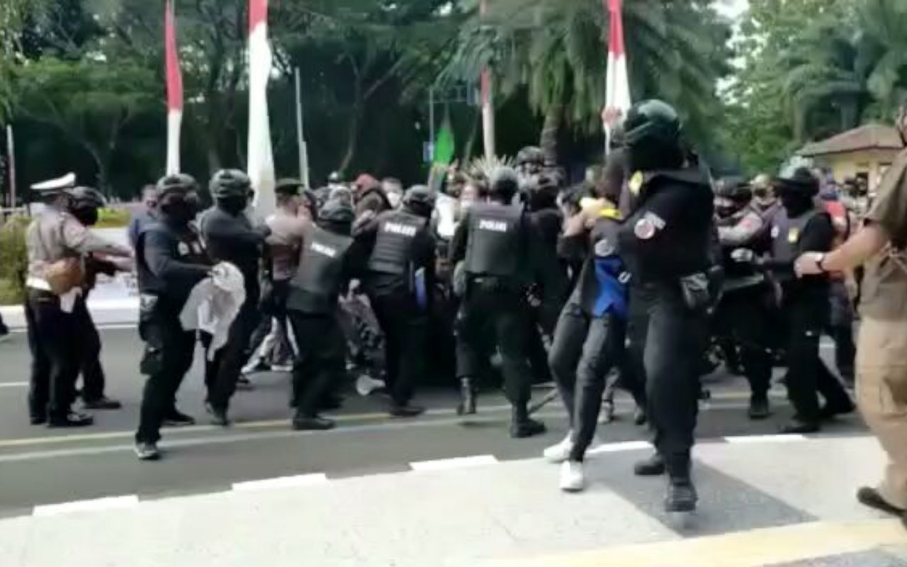 Kapolres Sebut Mahasiswa Yang Di 'Smackdown' Masih Bisa Jalan, Polisi Terancam Dikenai Sanksi