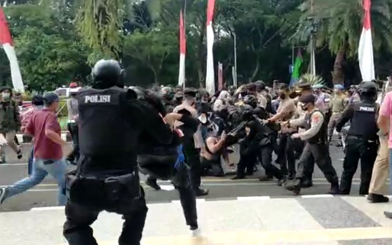 Oknum Polisi Minta Maaf Usai Banting Pendemo Mahasiswa di Tangerang, Begini Respons Korban