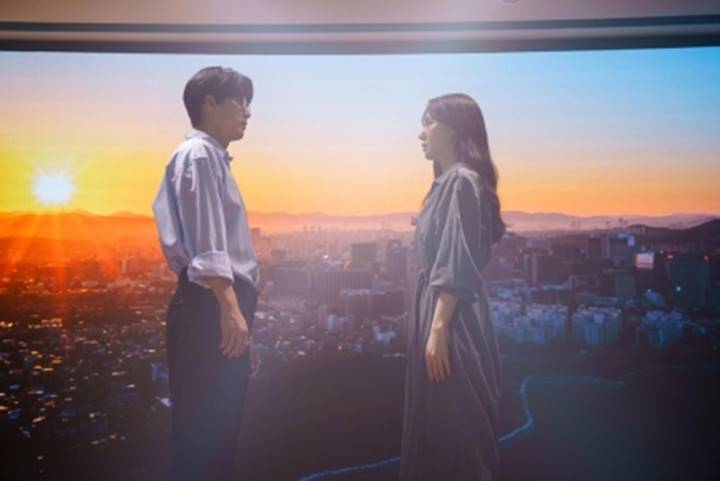 \'Kiss Sixth Sense\' Rilis Cuplikan Adegan Perdana, Seo Ji Hye dan Yoon Kye Sang Senang Bisa Reuni