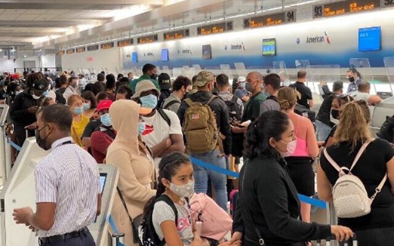 Ingin Berwisata yang Aman Saat Pandemi COVID-19? Simak Saran dari Epidemiolog Berikut
