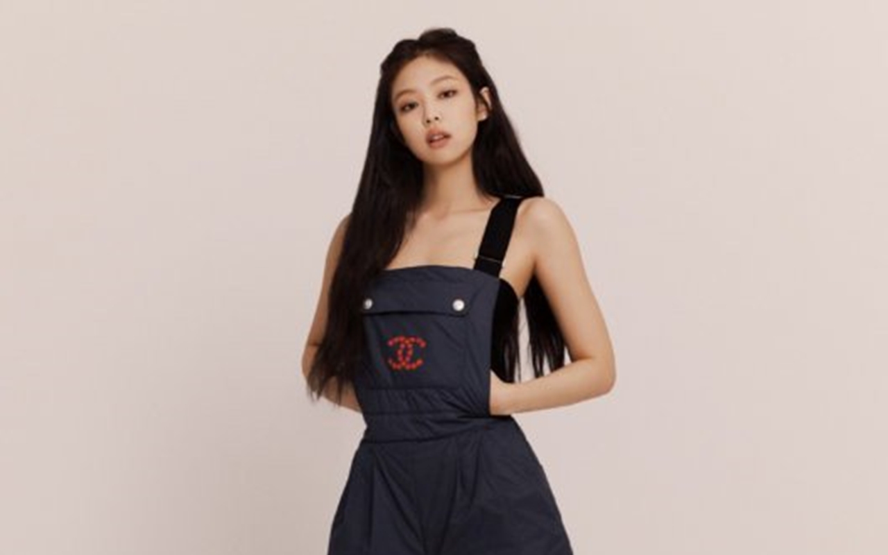 Jennie BLACKPINK Bahas Musik dan Fashion dengan W Korea, Berbagai Gayanya Tuai Pujian