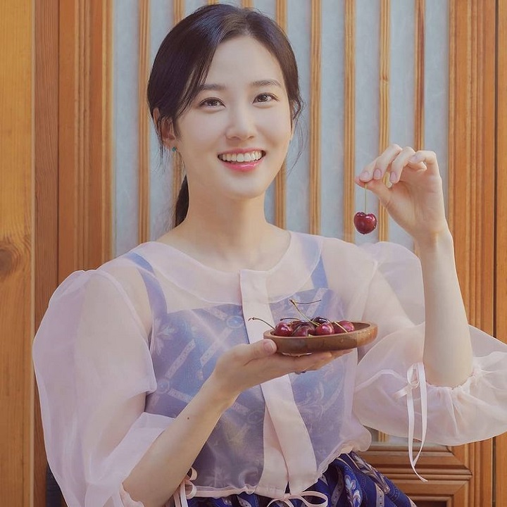 Cantik <i>effortless</i> 