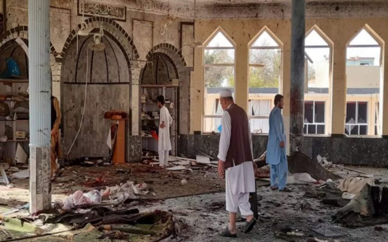 Sebuah Ledakan Terjadi Di Masjid Jemaah Syiah Afghanistan, 32 Orang Dinyatakan Tewas